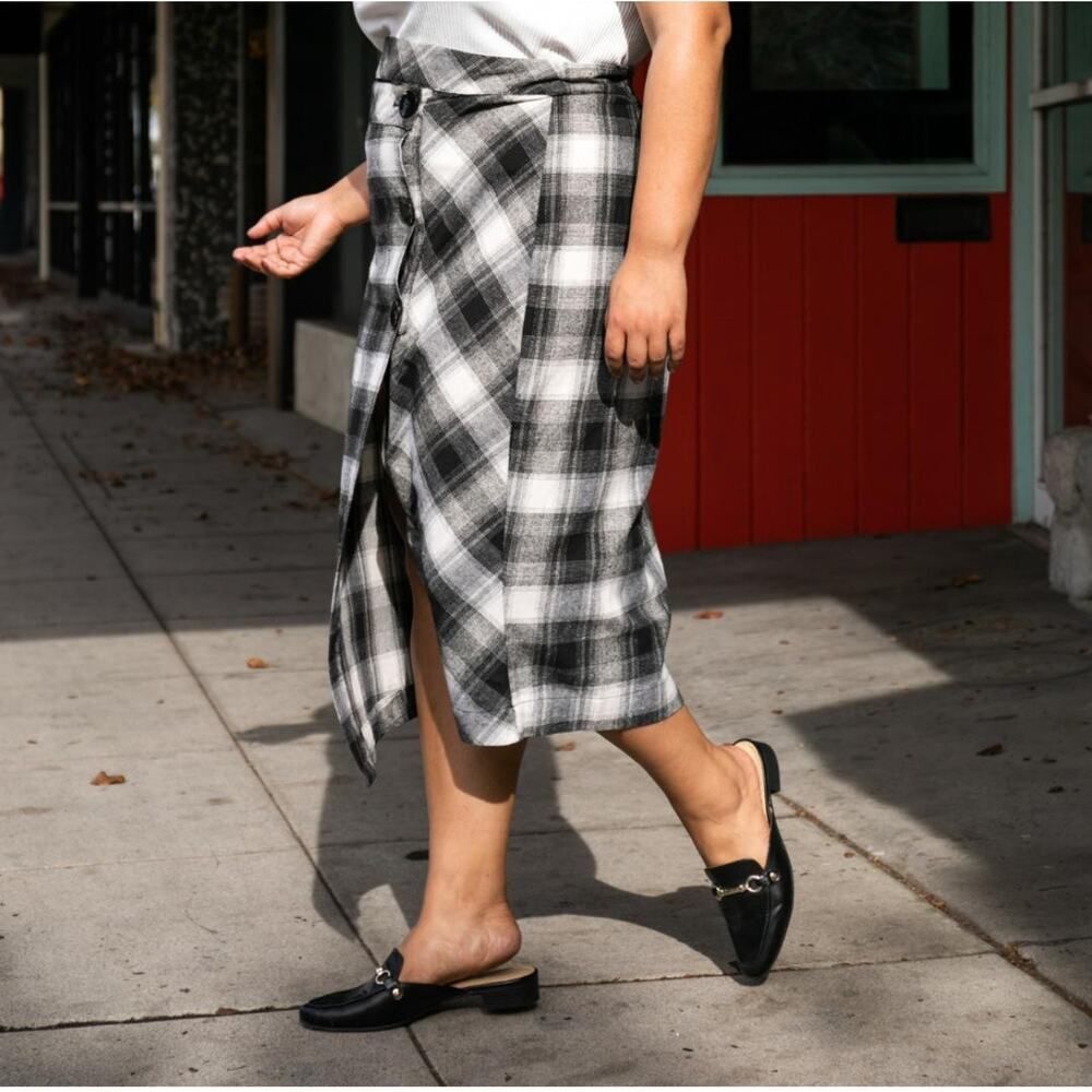 NWT Soncy Straight Pencil Wrap Skirt with Asymmetrical Buttons Black Cream Plaid